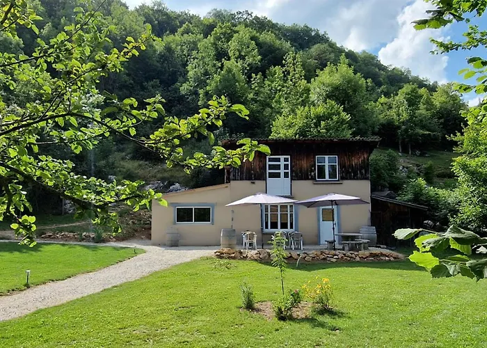 Dortoir D'étapes Les Troubadours ô Rendez-vous 6 Pers En Demi-pension Auberge de jeunesse
